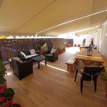 Central Apartment Near The Beach With Huge Private Terrace Loutráki Buitenkant foto