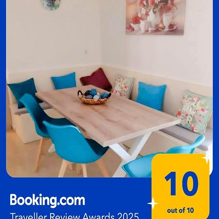 Central Apartment Near The Beach With Huge Private Terrace Loutráki Buitenkant foto