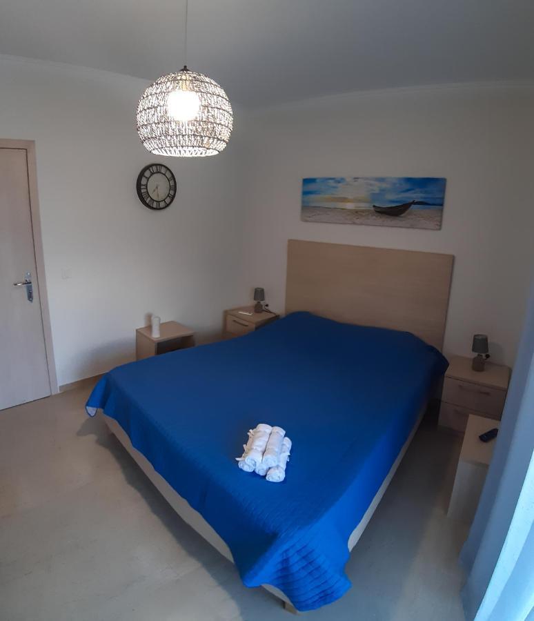 Central Apartment Near The Beach With Huge Private Terrace Loutráki Buitenkant foto