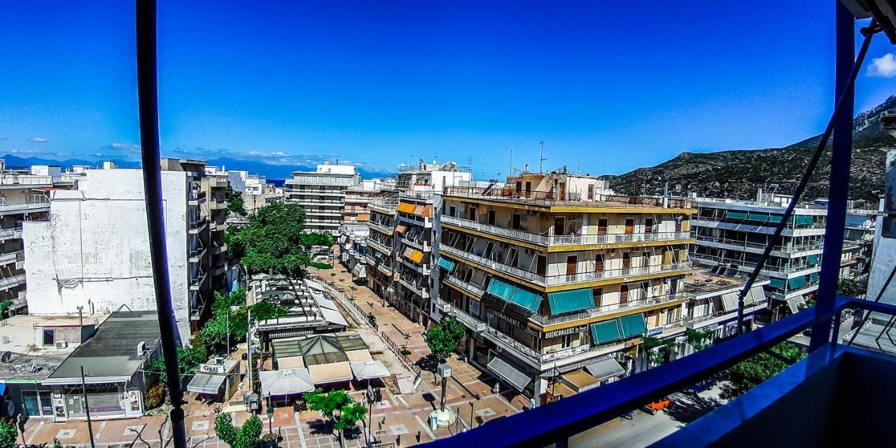 Central Apartment Near The Beach With Huge Private Terrace Loutráki Buitenkant foto