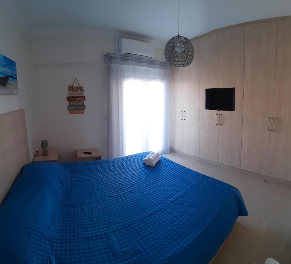 Central Apartment Near The Beach With Huge Private Terrace Loutráki Buitenkant foto