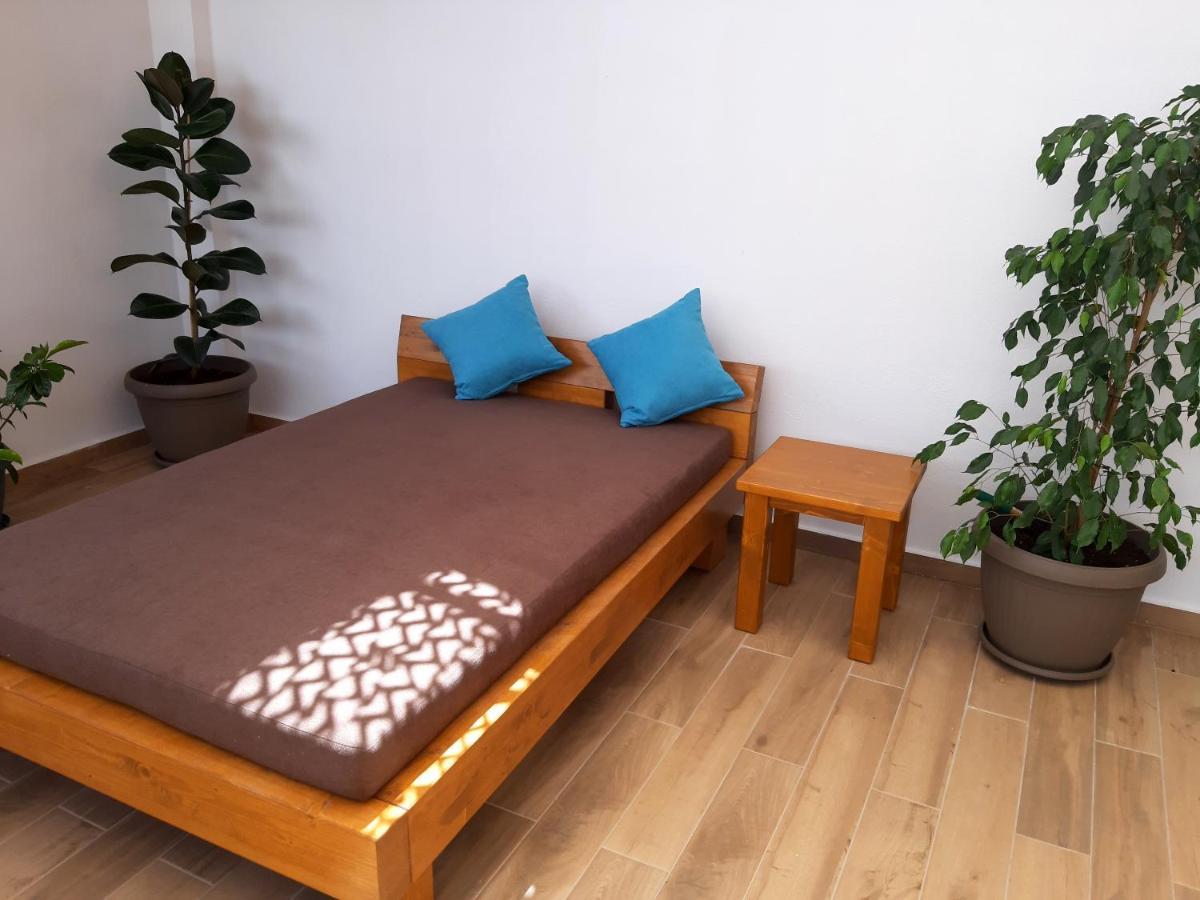 Central Apartment Near The Beach With Huge Private Terrace Loutráki Buitenkant foto