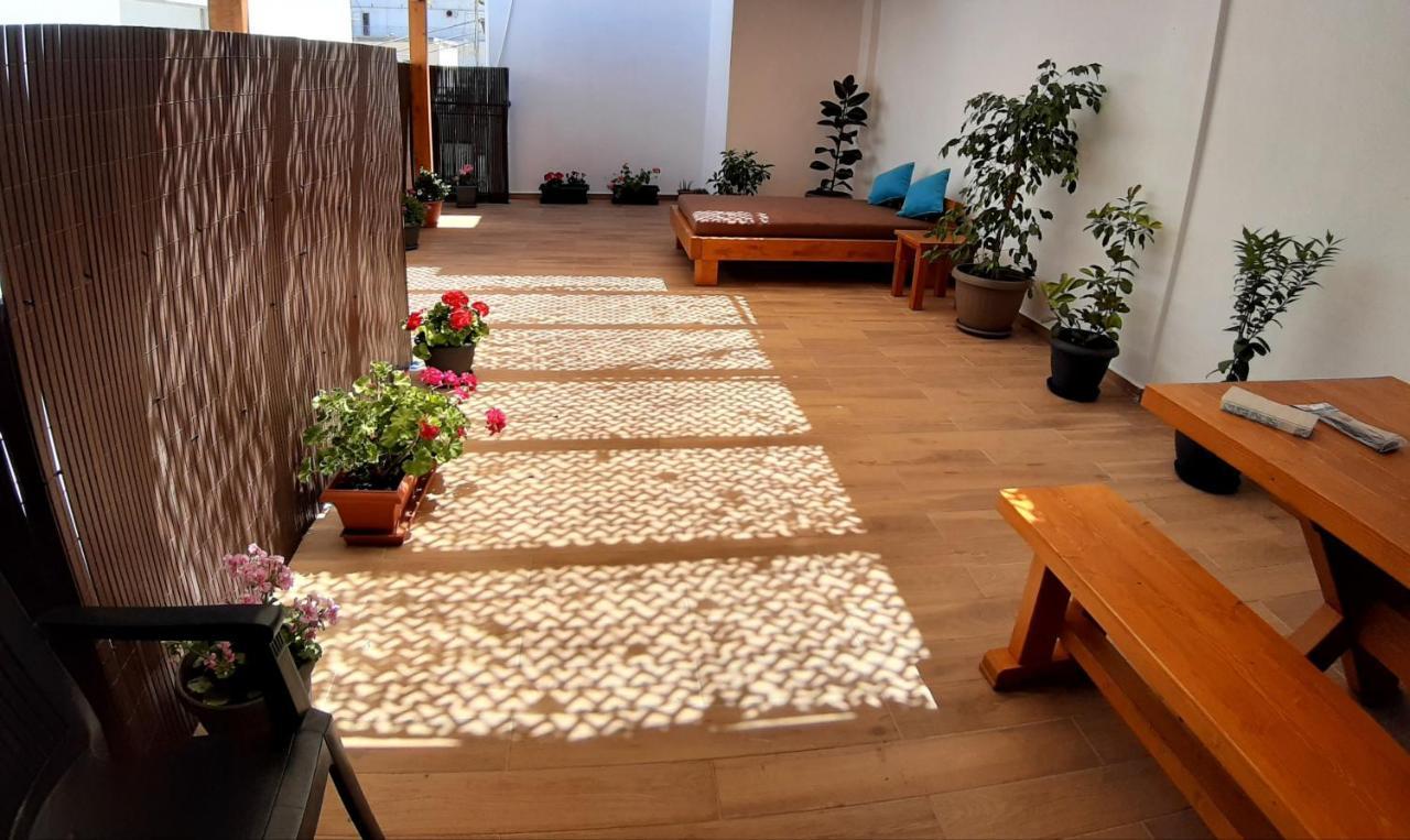 Central Apartment Near The Beach With Huge Private Terrace Loutráki Buitenkant foto