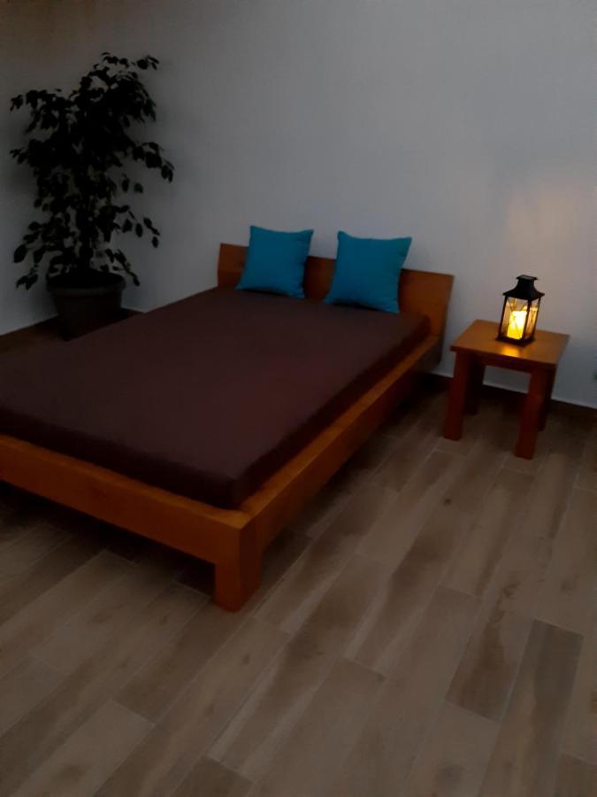 Central Apartment Near The Beach With Huge Private Terrace Loutráki Buitenkant foto