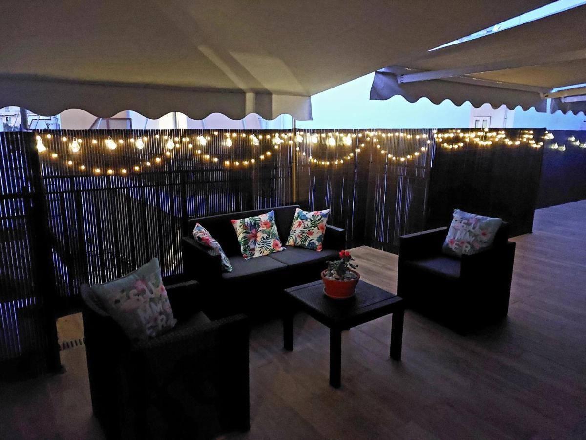 Central Apartment Near The Beach With Huge Private Terrace Loutráki Buitenkant foto