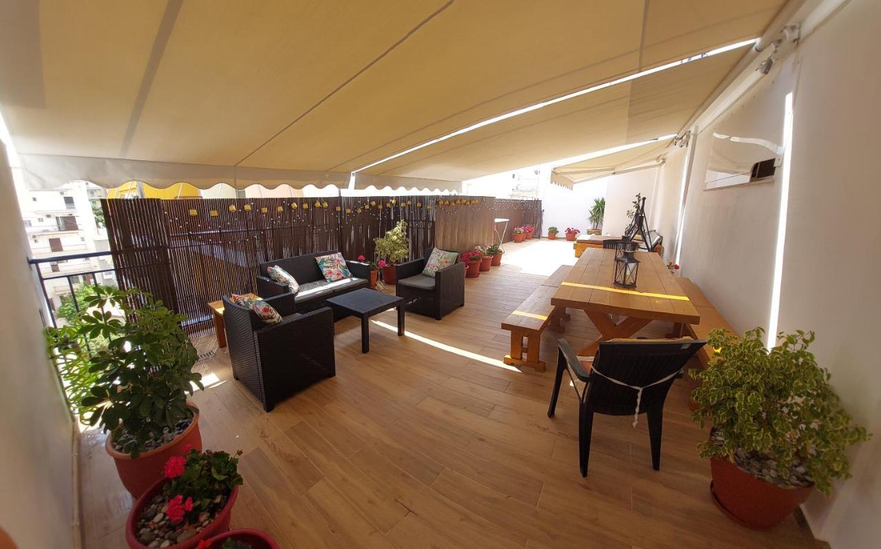 Central Apartment Near The Beach With Huge Private Terrace Loutráki Buitenkant foto