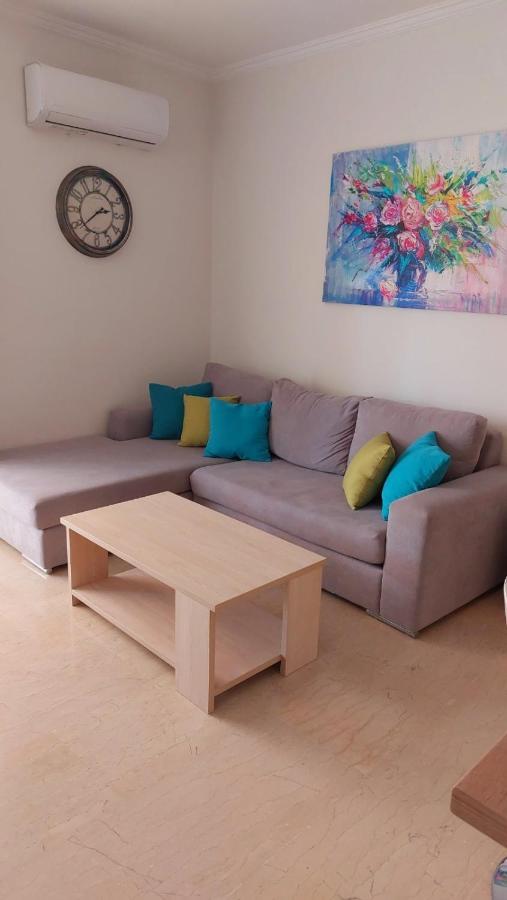 Central Apartment Near The Beach With Huge Private Terrace Loutráki Buitenkant foto